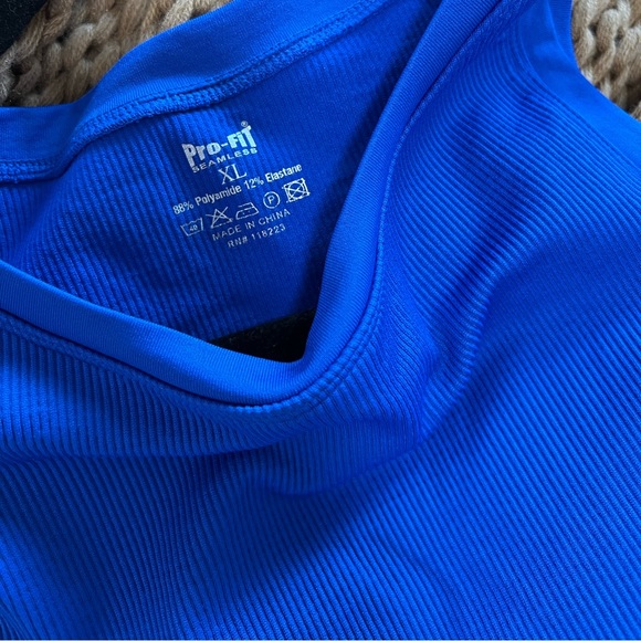 Pro fit Seamless Sports Bra - Picture 3 of 4